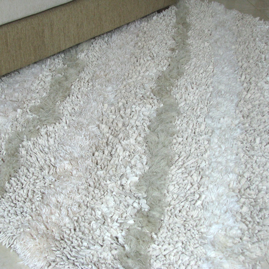 Mixed fiber diagonal rug