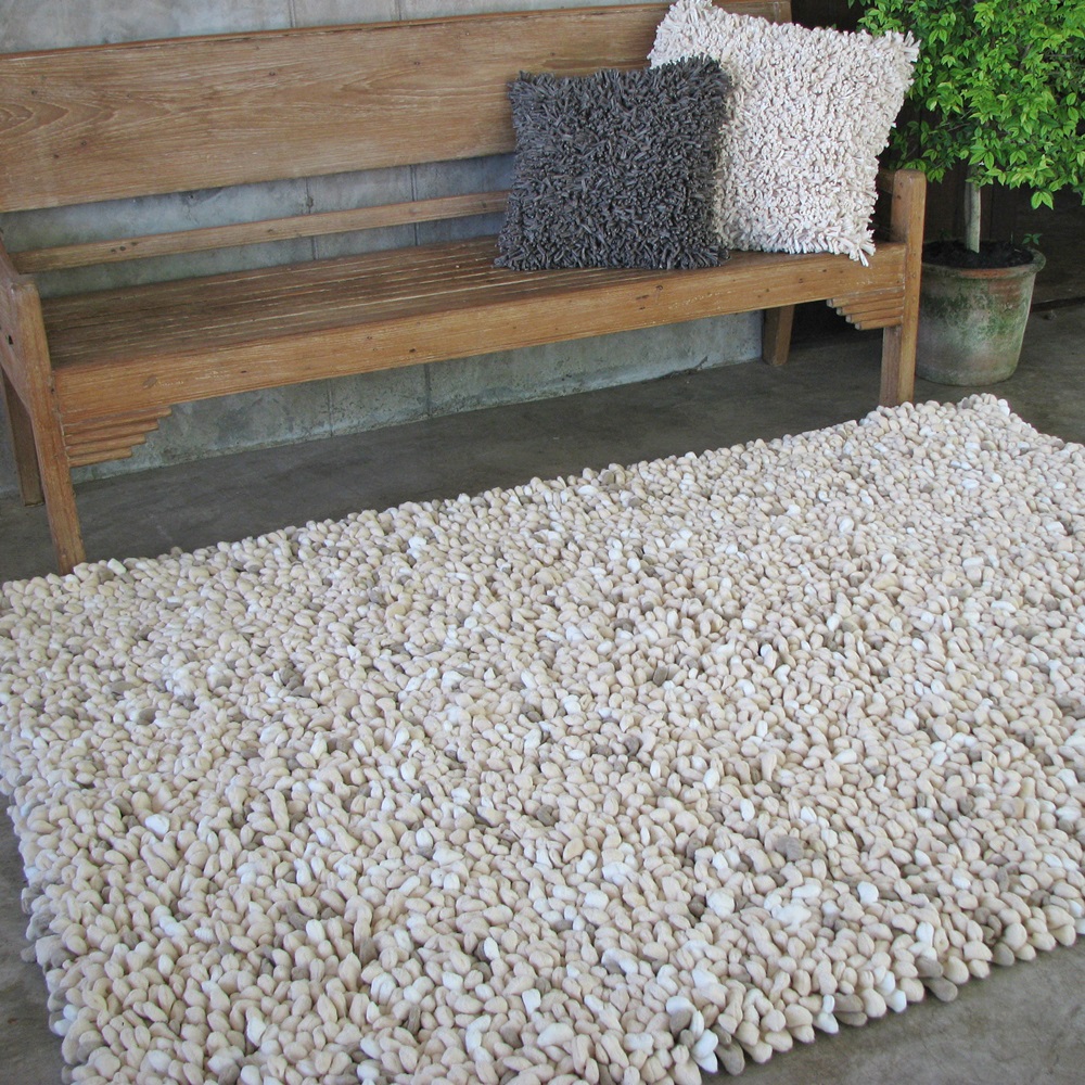 Pebble rug